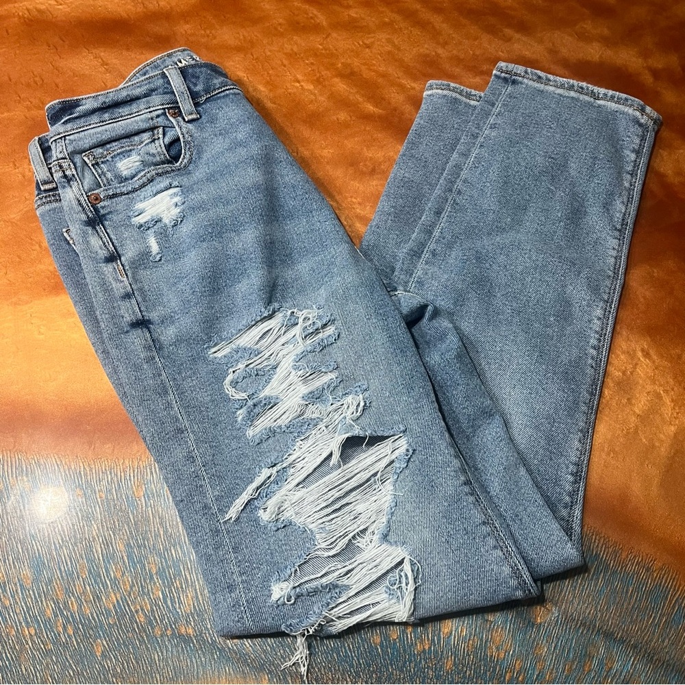 American Eagle Distressed Mom Jeans Stretch size 4 trashed distressed